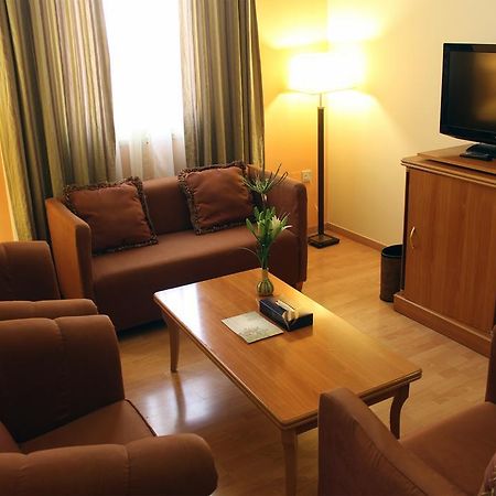 Le Royal Express Salmiya Hotel Exterior photo