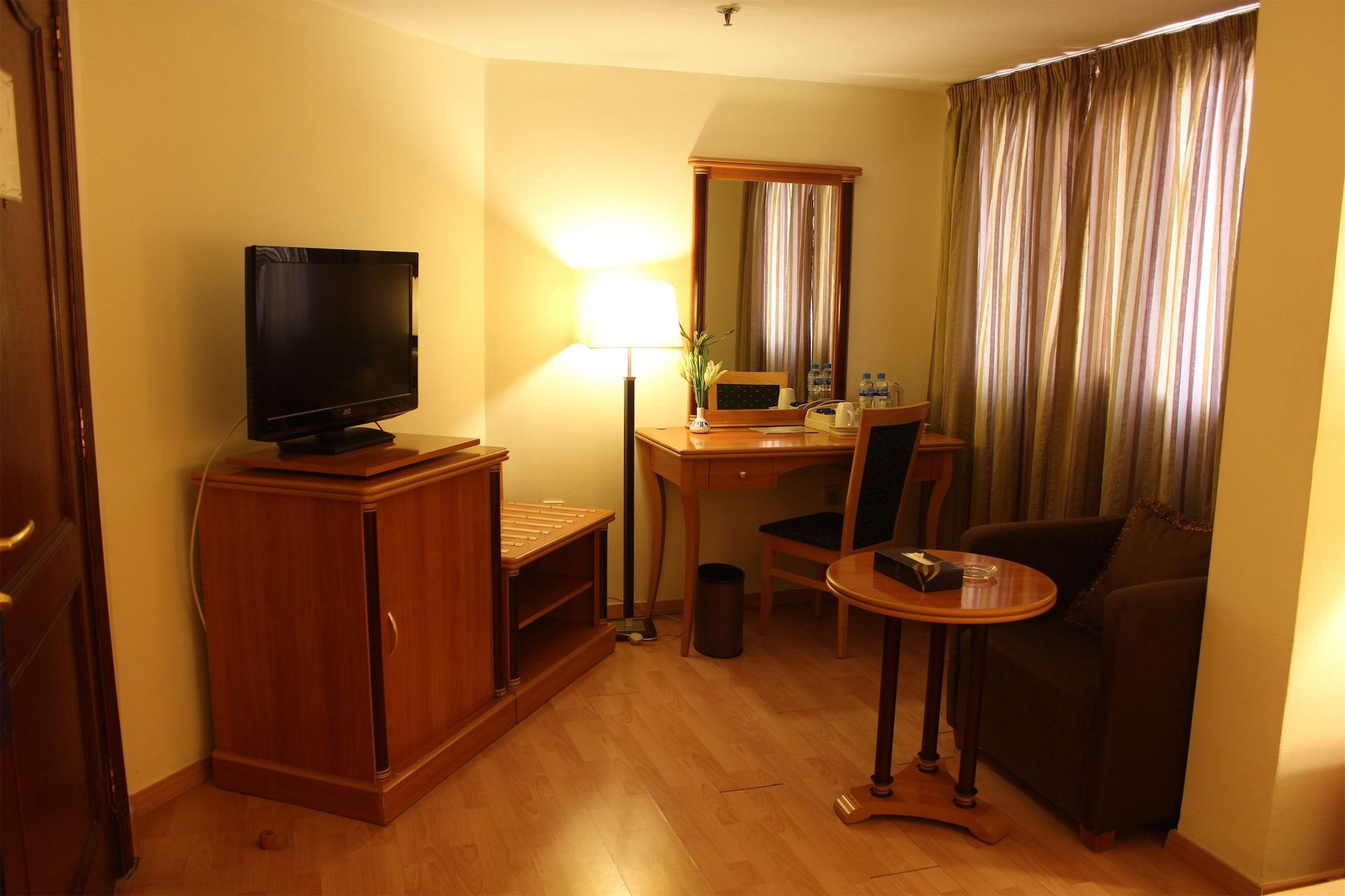 Le Royal Express Salmiya Hotel Exterior photo