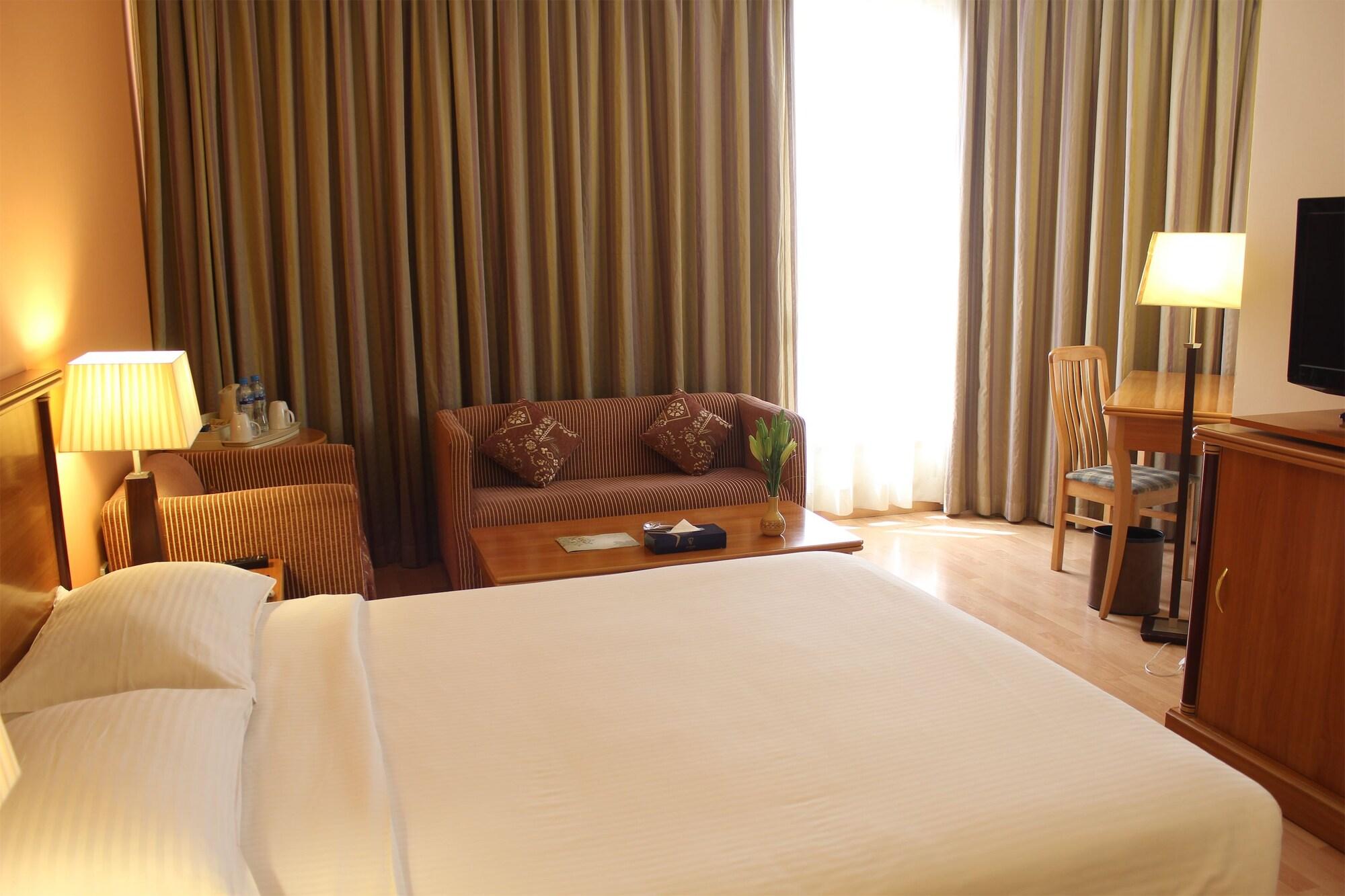 Le Royal Express Salmiya Hotel Exterior photo