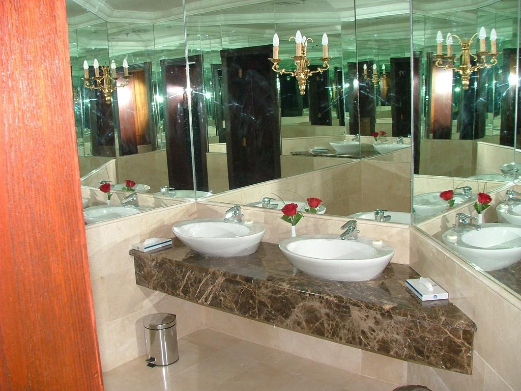 Le Royal Express Salmiya Hotel Exterior photo