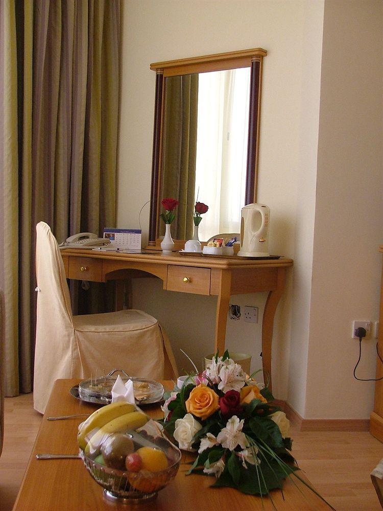 Le Royal Express Salmiya Hotel Exterior photo