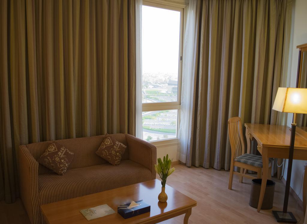 Le Royal Express Salmiya Hotel Exterior photo